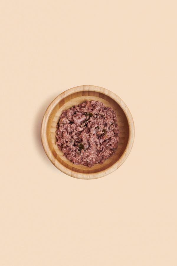 Contenu alimentation humide pour chat avec viande de volaille